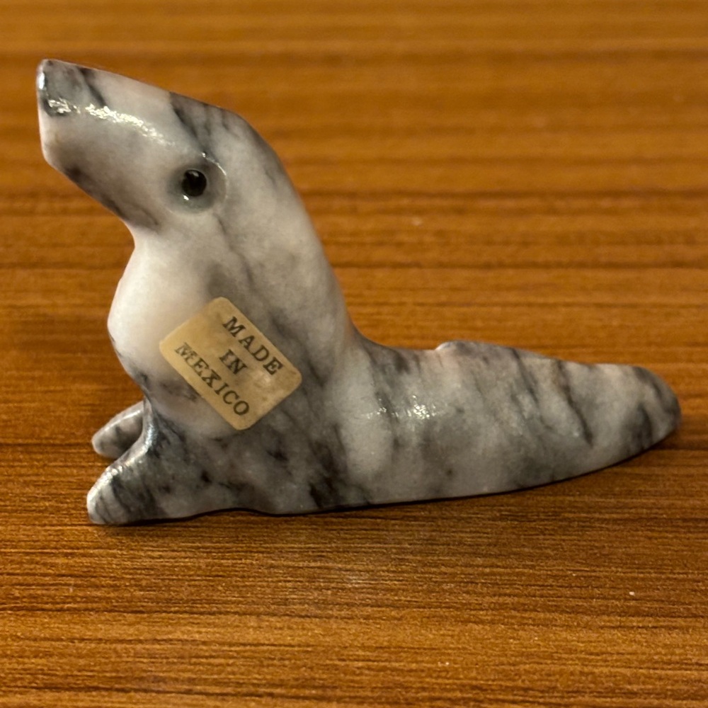 Vintage Hand Carved Seal Onyx Stone Marble Sea Lion Gray -Mexico 2”x2.5”